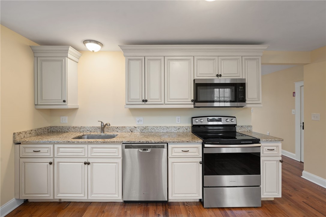 405 Main Street Cranston, RI 02831 - Photo 3 of 49 Gallery Image 3