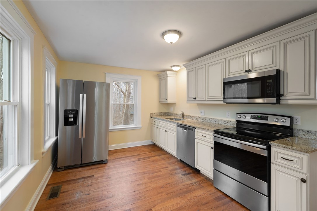 405 Main Street Cranston, RI 02831 - Photo 4 of 49 Gallery Image 4