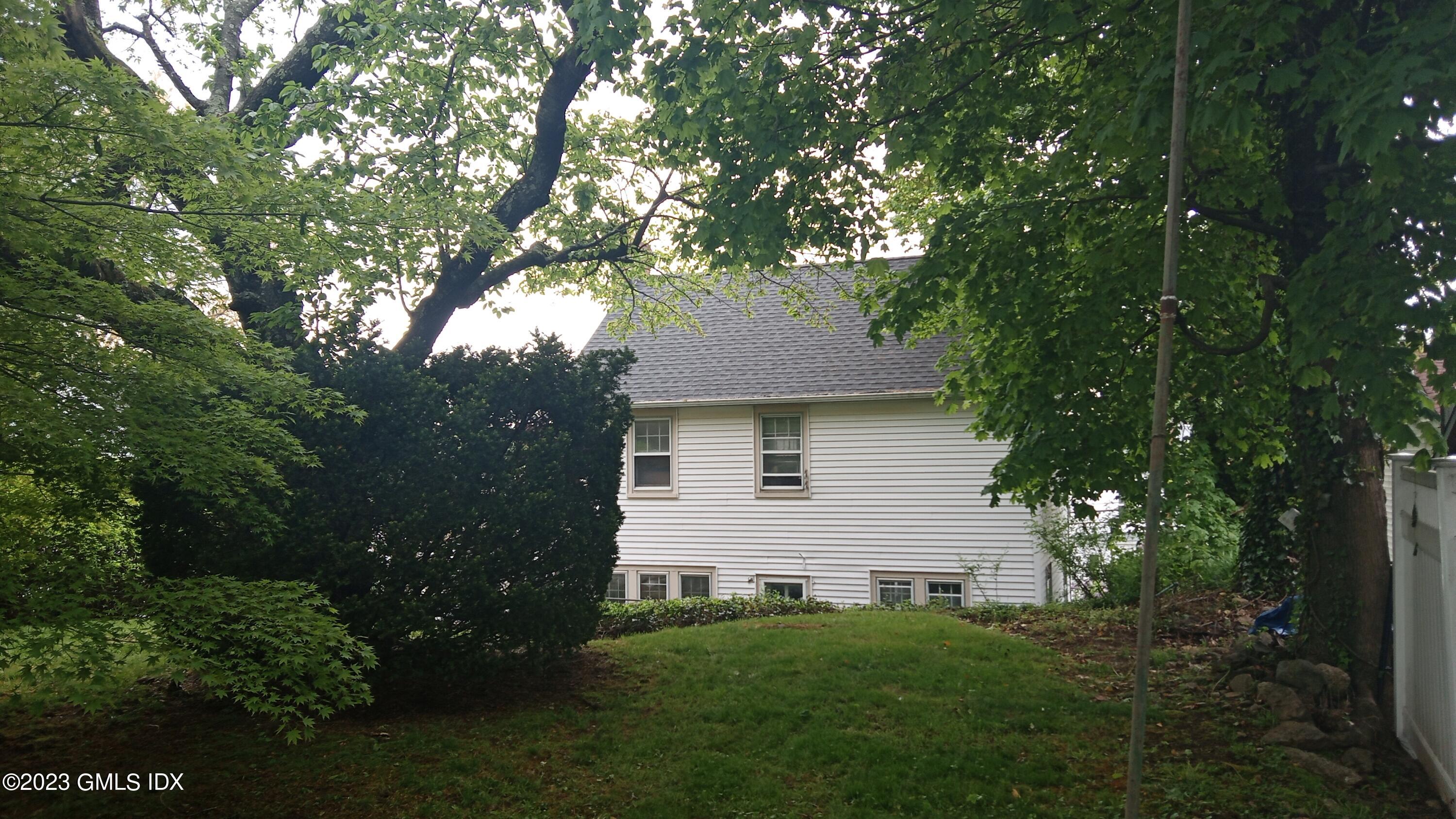 21 Richland Road Greenwich, CT 06830 - Photo 5 of 6 a house that has a tree in front of it