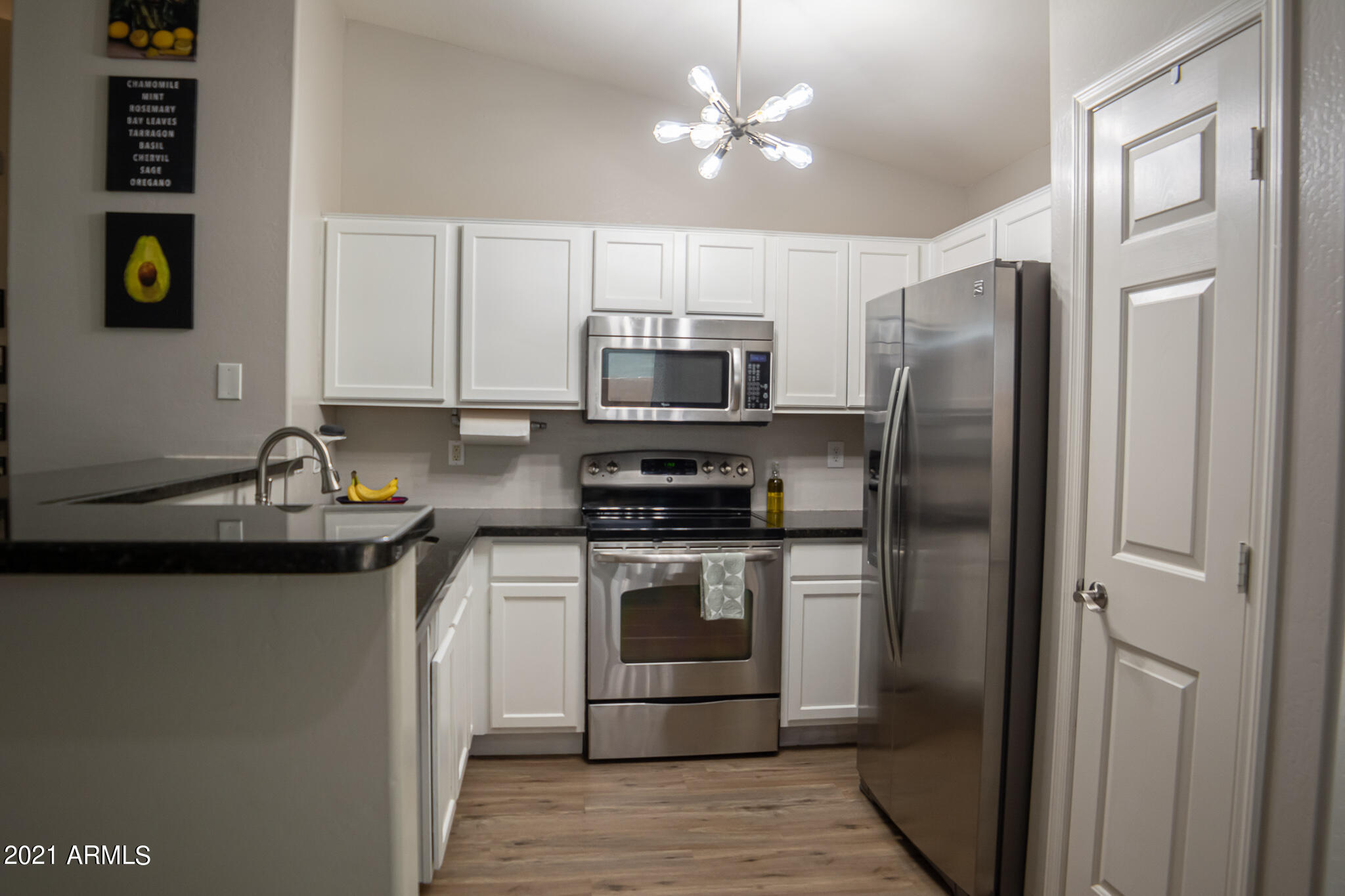 44830 West Zion Road Maricopa, AZ 85139 - Photo 5 of 18 Kitchen