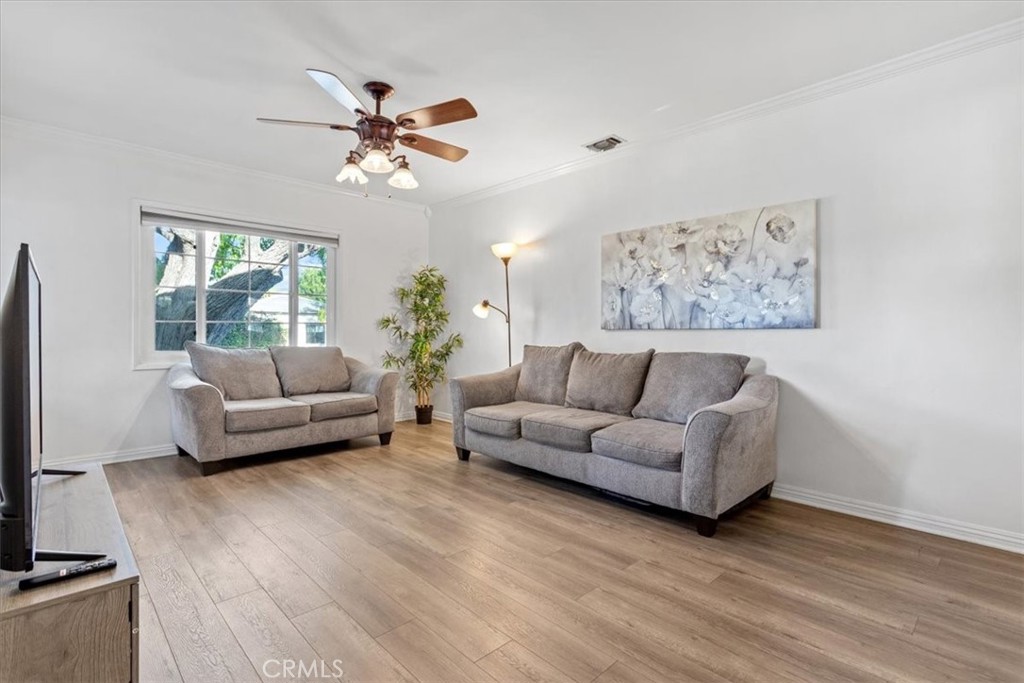 17900 Hatteras Street Encino, CA 91316 - Photo 2 of 13