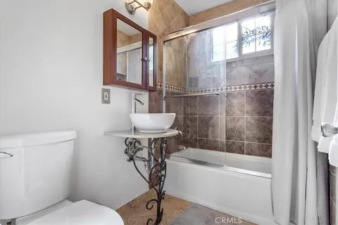 $1,049,000 | 17900 Hatteras Street, Encino, CA 91316