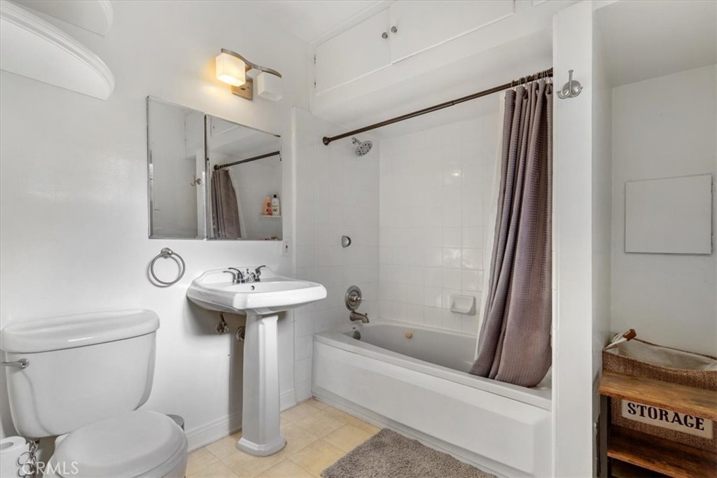 17900 Hatteras Street Encino, CA 91316 - Photo 9 of 13