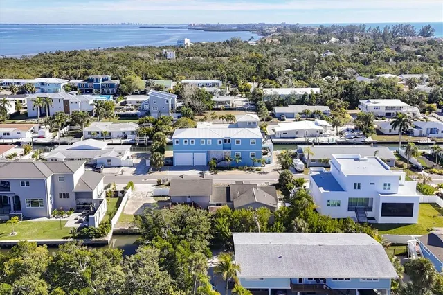 $950,000 | 651 Jungle Queen Way, Longboat Key, FL 34228