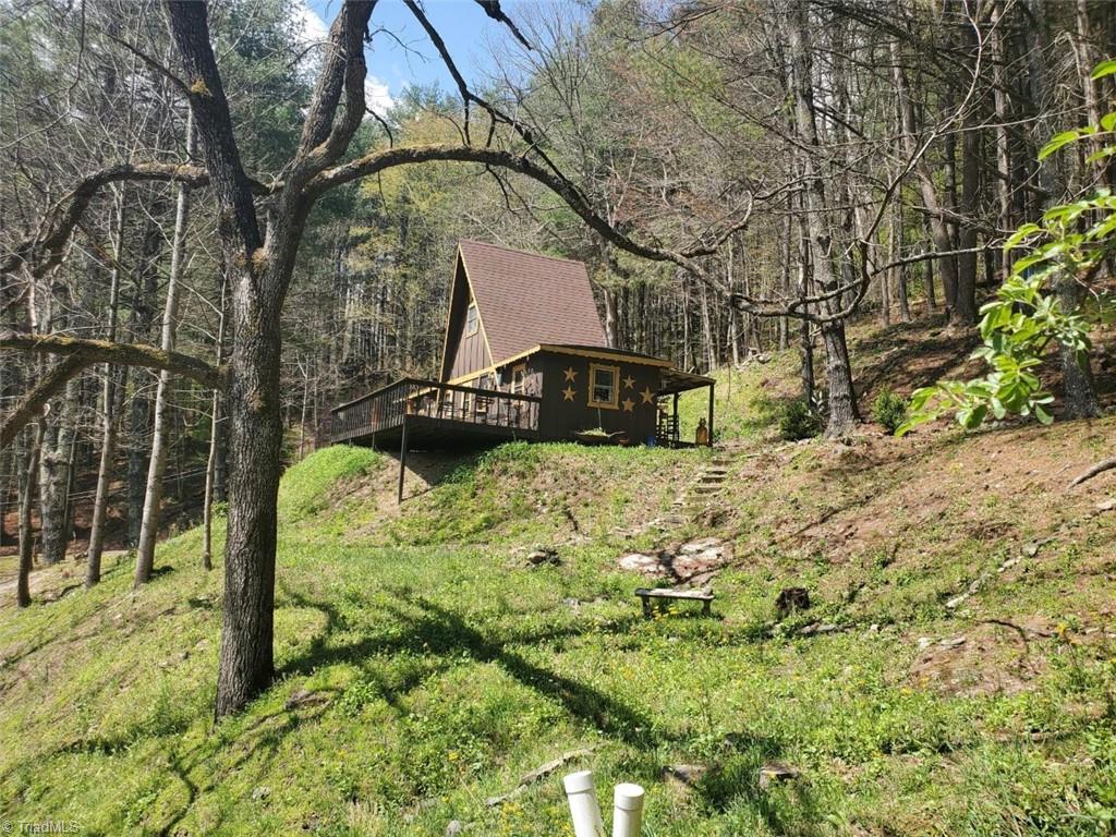 891 Alpine Acres Road Vilas, NC 28692 - Photo 3 of 24 Gallery Image 3