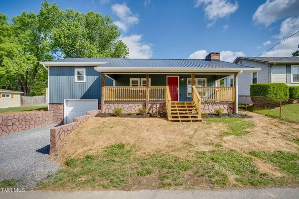 $264,000 | 306 Hemlock Street, Mount Carmel, TN 37645