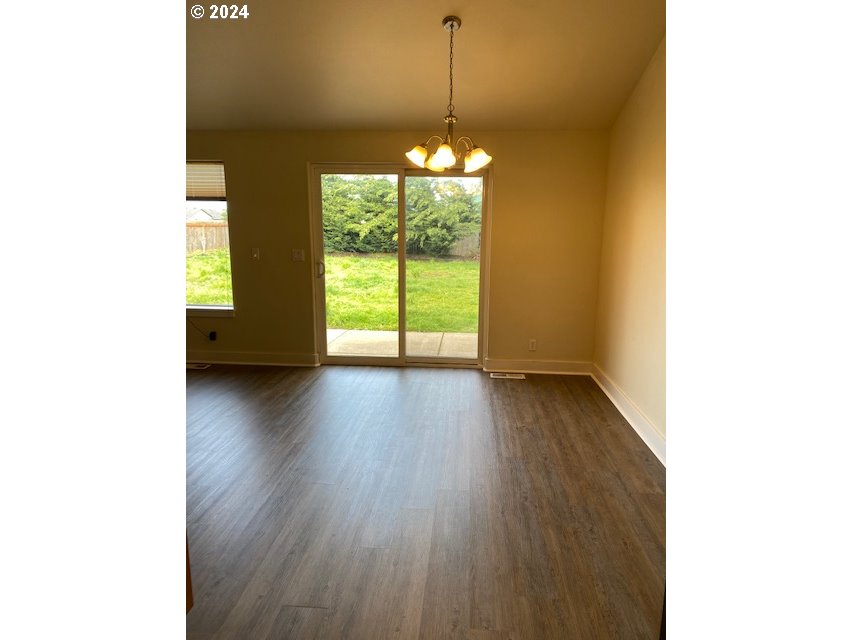 4076 Cherokee Drive Springfield, OR 97478 - Photo 4 of 23