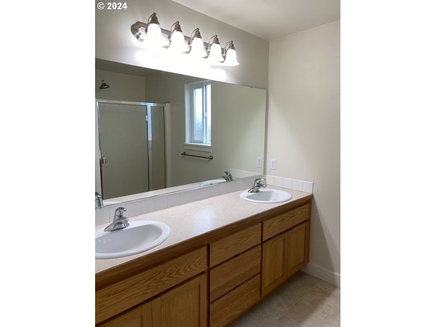 4076 Cherokee Drive Springfield, OR 97478 - Photo 8 of 23