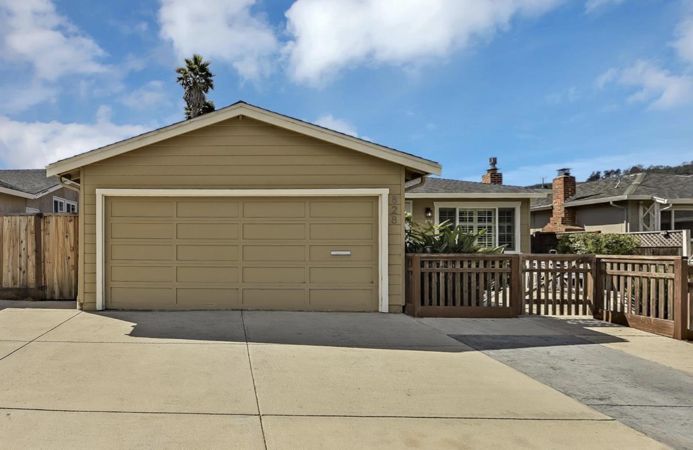 828 Linda Mar Boulevard Pacifica, CA 94044 - Photo 4 of 44 a view of a garage