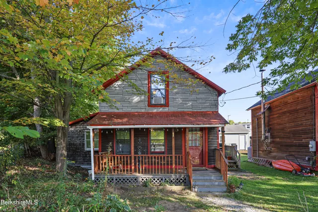 $184,900 | 1 Maple Street, Hinsdale, MA 01235