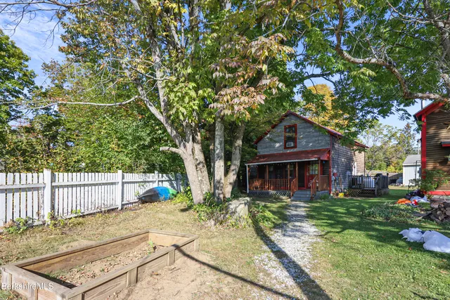 $184,900 | 1 Maple Street, Hinsdale, MA 01235