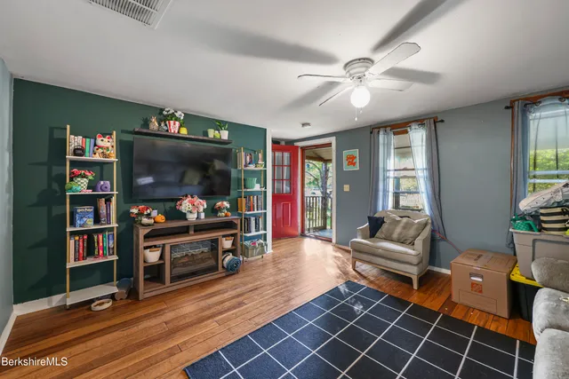 $184,900 | 1 Maple Street, Hinsdale, MA 01235