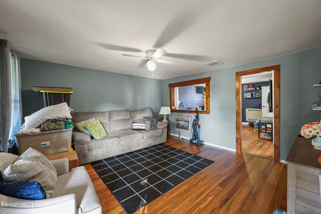 $184,900 | 1 Maple Street, Hinsdale, MA 01235