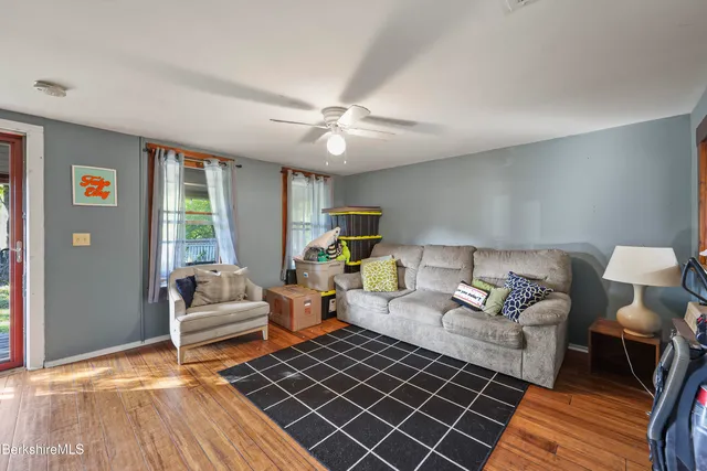 $184,900 | 1 Maple Street, Hinsdale, MA 01235