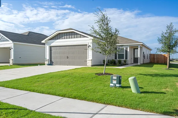 $2,115 | 128 Paria Court, Jarrell, TX 76537