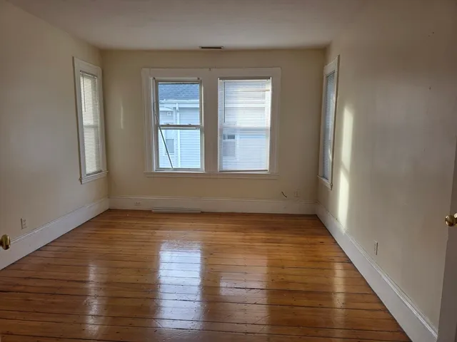 $1,800 | 209 Ash Street, Unit 2R, Waltham, MA 02453