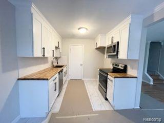 156 Ladd Road Walled Lake, MI 48390 - Photo 3 of 12 Gallery Image 3