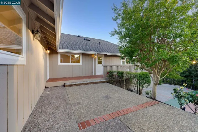 $2,390,000 | 9 Irvine Drive, Moraga, CA 94556