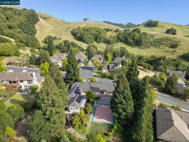 $2,390,000 | 9 Irvine Drive, Moraga, CA 94556