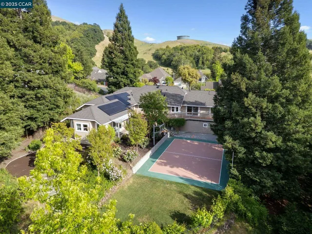 $2,390,000 | 9 Irvine Drive, Moraga, CA 94556