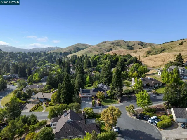 $2,390,000 | 9 Irvine Drive, Moraga, CA 94556