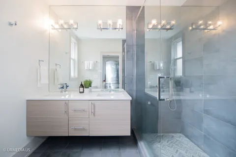 $587,000 | 1221 East 46th Street, Unit 1, Chicago, IL 60653