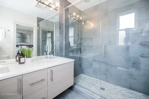 $587,000 | 1221 East 46th Street, Unit 1, Chicago, IL 60653