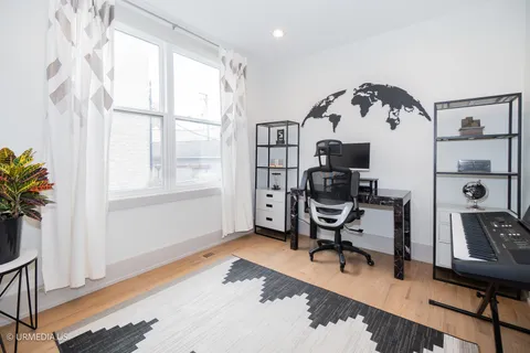 $587,000 | 1221 East 46th Street, Unit 1, Chicago, IL 60653