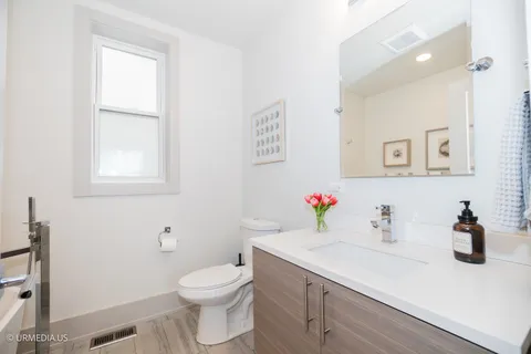 $587,000 | 1221 East 46th Street, Unit 1, Chicago, IL 60653