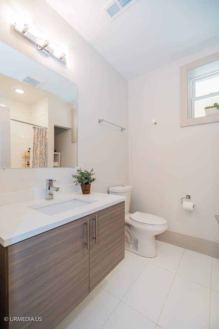 1221 East 46th Street, Unit 1 Chicago, IL 60653 - Photo 31 of 38