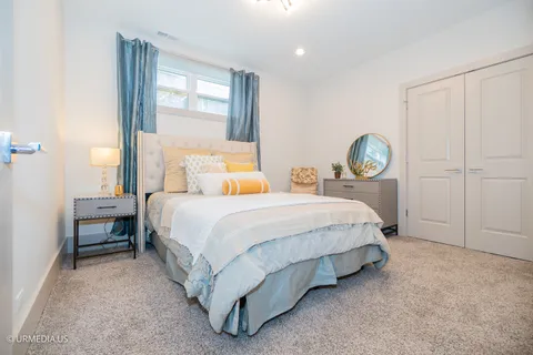 $587,000 | 1221 East 46th Street, Unit 1, Chicago, IL 60653