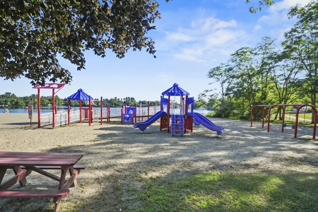 56 Grove Avenue Wilmington, MA 01887 - Photo 3 of 40