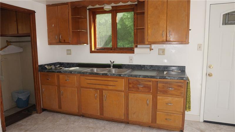 307 Crawford Run Road Creighton, PA 15030 - Photo 8 of 13 Kitchen