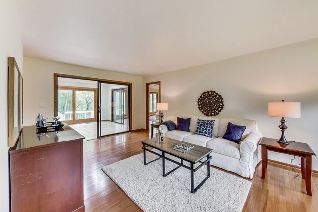 320 North Haman Road Inverness, IL 60010 - Photo 3 of 20