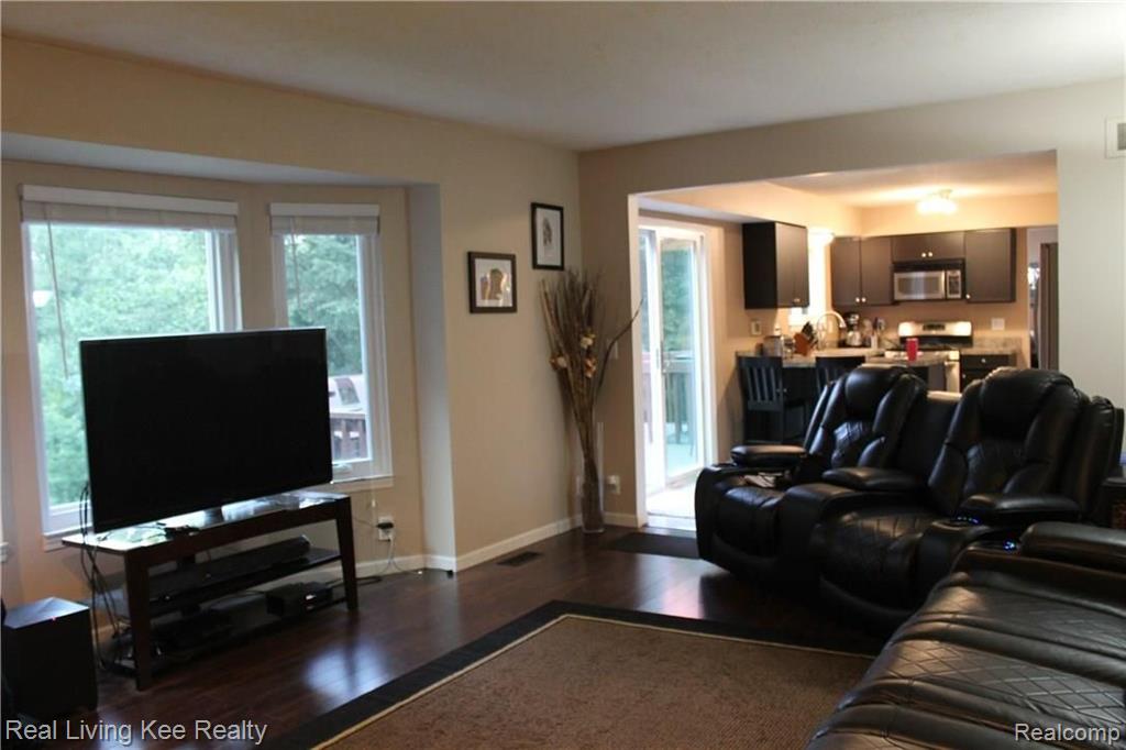 295 Whitney Drive Rochester Hills, MI 48307 - Photo 15 of 42