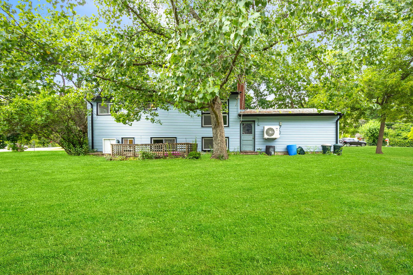 35663 North Helendale Road Ingleside, IL 60041 - Photo 18 of 28 a house view with a garden space