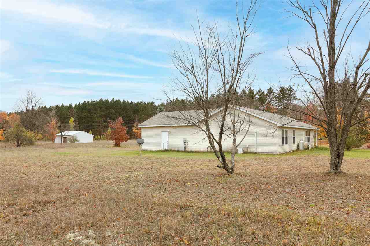 233 South Weldon Road Beulah, MI 49617 - Photo 7 of 33 1881249-6.JPG