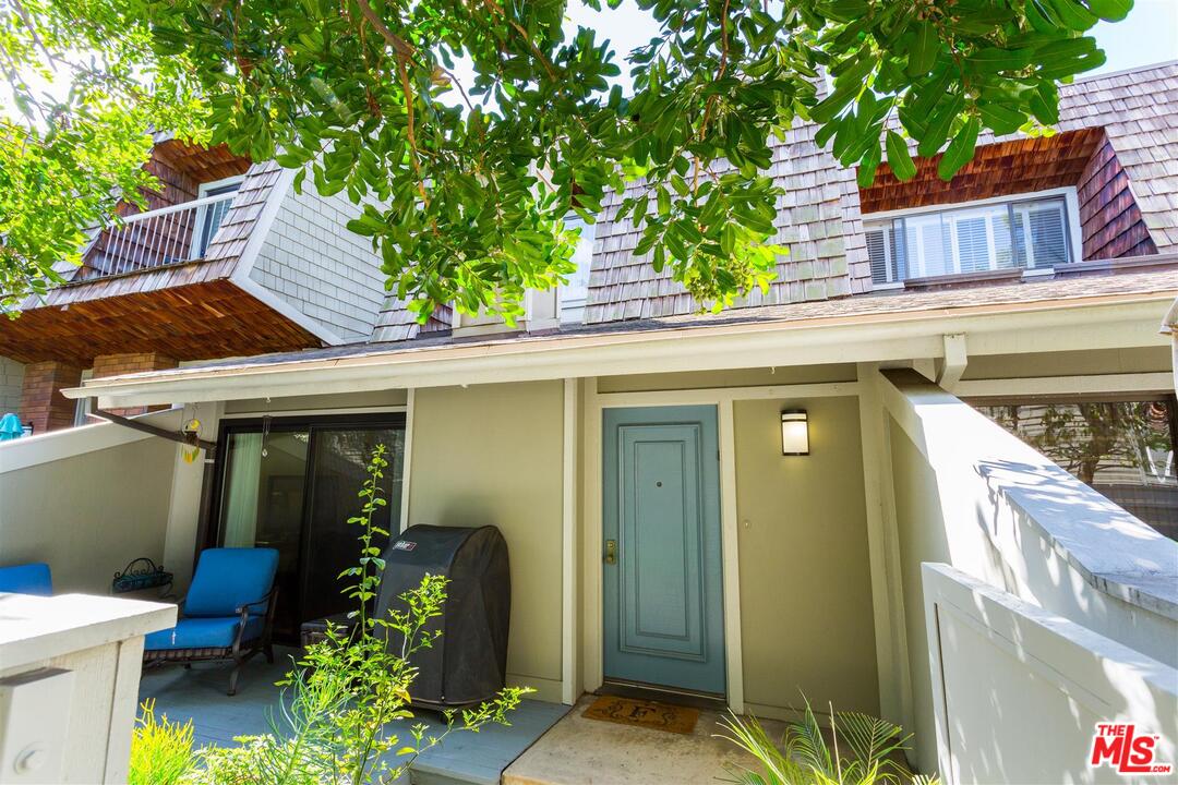 13360 Maxella Avenue, Unit 4 Marina del Rey, CA 90292 - Photo 2 of 20