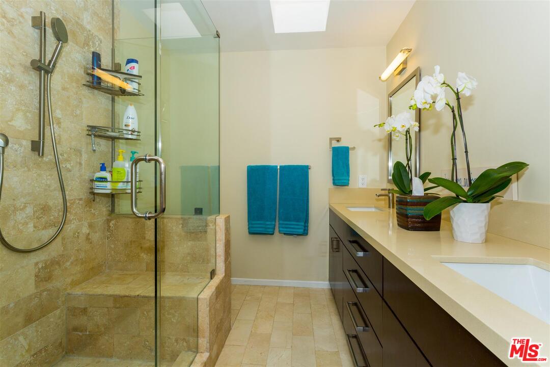 13360 Maxella Avenue, Unit 4 Marina del Rey, CA 90292 - Photo 15 of 20