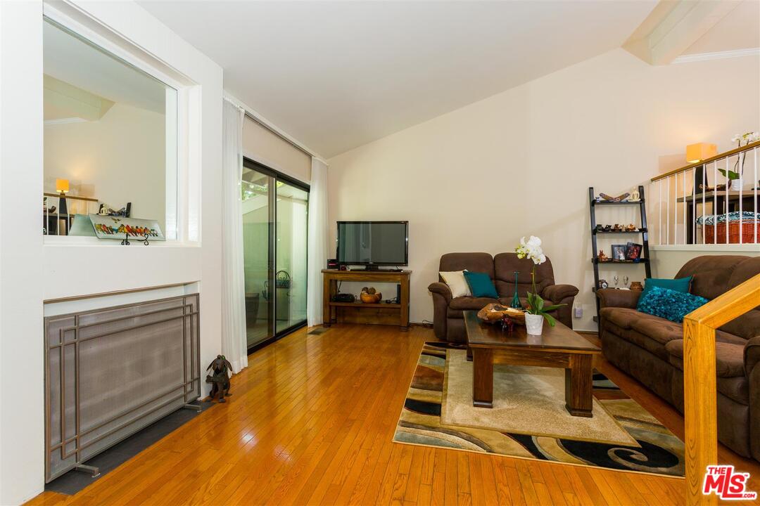 13360 Maxella Avenue, Unit 4 Marina del Rey, CA 90292 - Photo 3 of 20