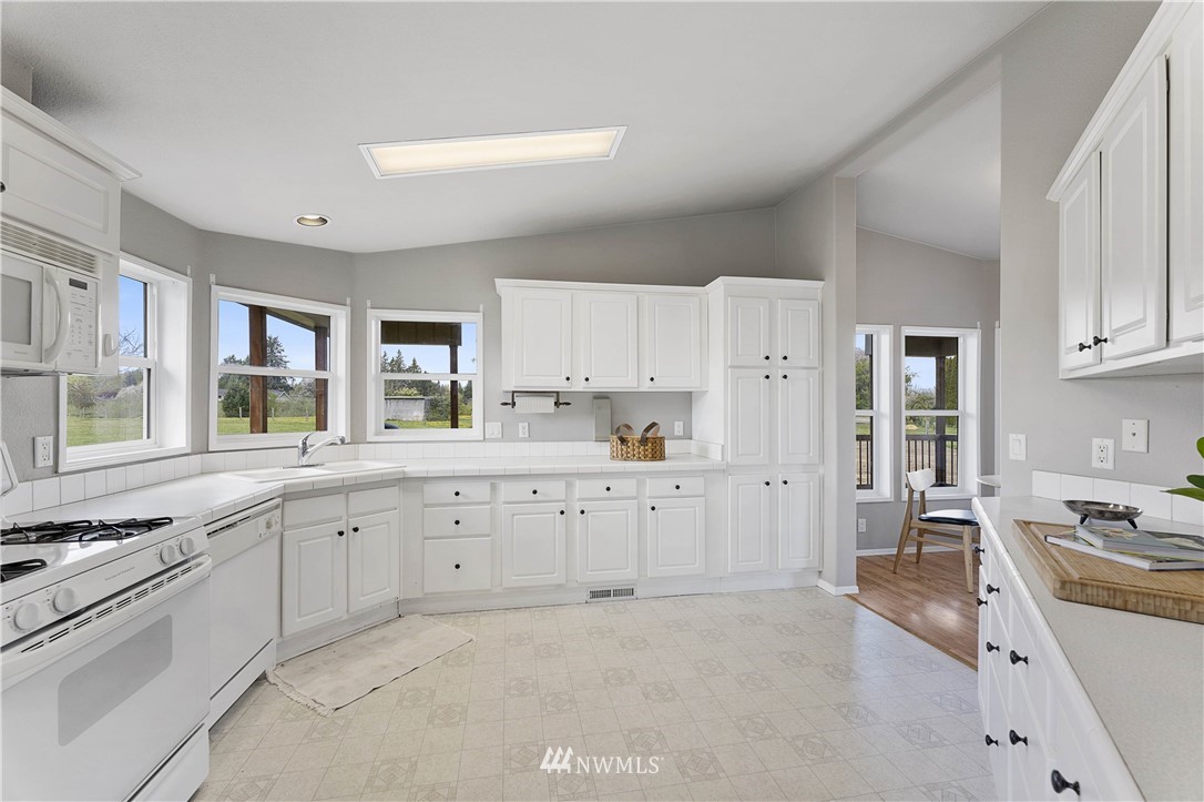 10494 Collins Road Sedro-Woolley, WA 98284 - Photo 13 of 32 Gallery Image 13
