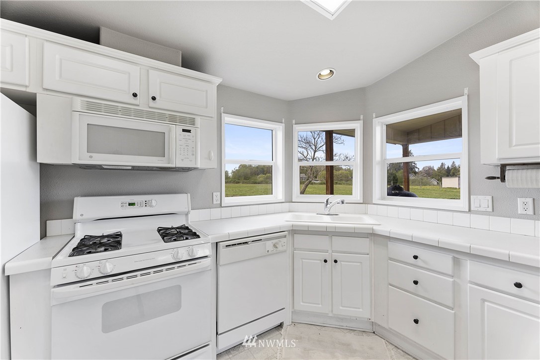 10494 Collins Road Sedro-Woolley, WA 98284 - Photo 14 of 32 Gallery Image 14