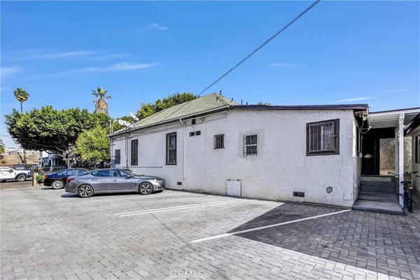 a view of a car park in front of house