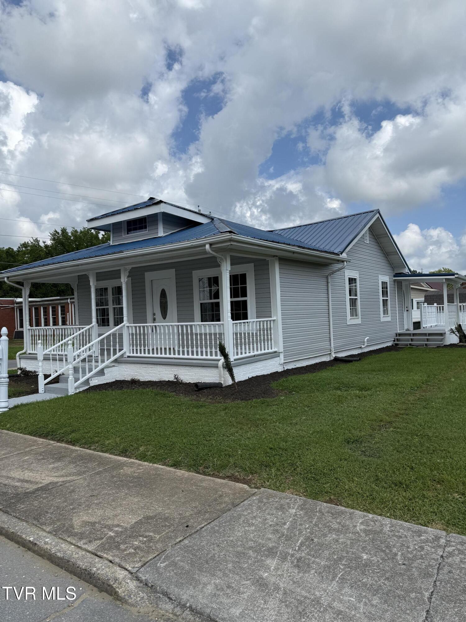 701 1st Street Elizabethton, TN 37643 - Photo 1 of 21 IMG_0056