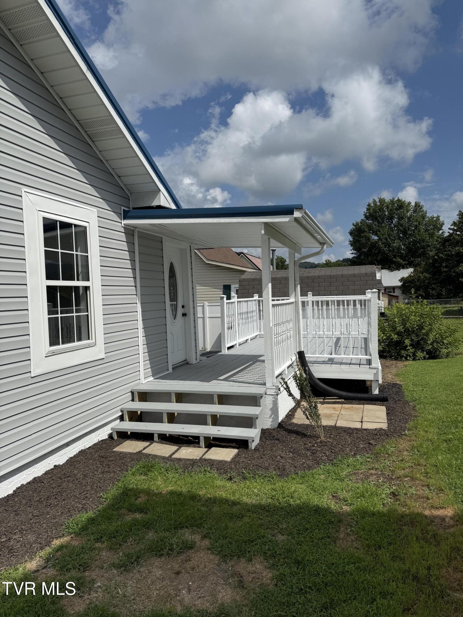 701 1st Street Elizabethton, TN 37643 - Photo 5 of 21 IMG_0061