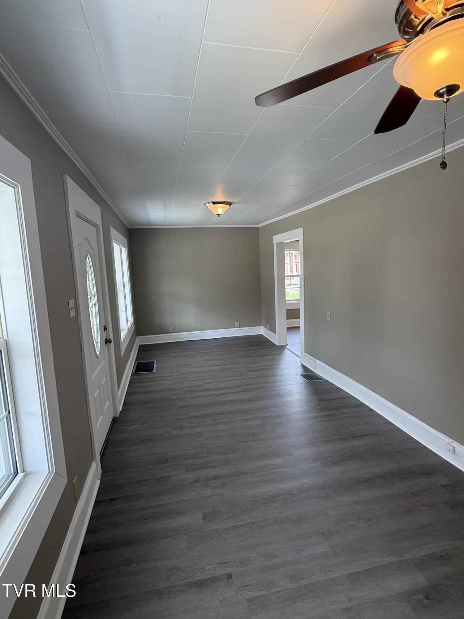 701 1st Street Elizabethton, TN 37643 - Photo 7 of 21 IMG_0066