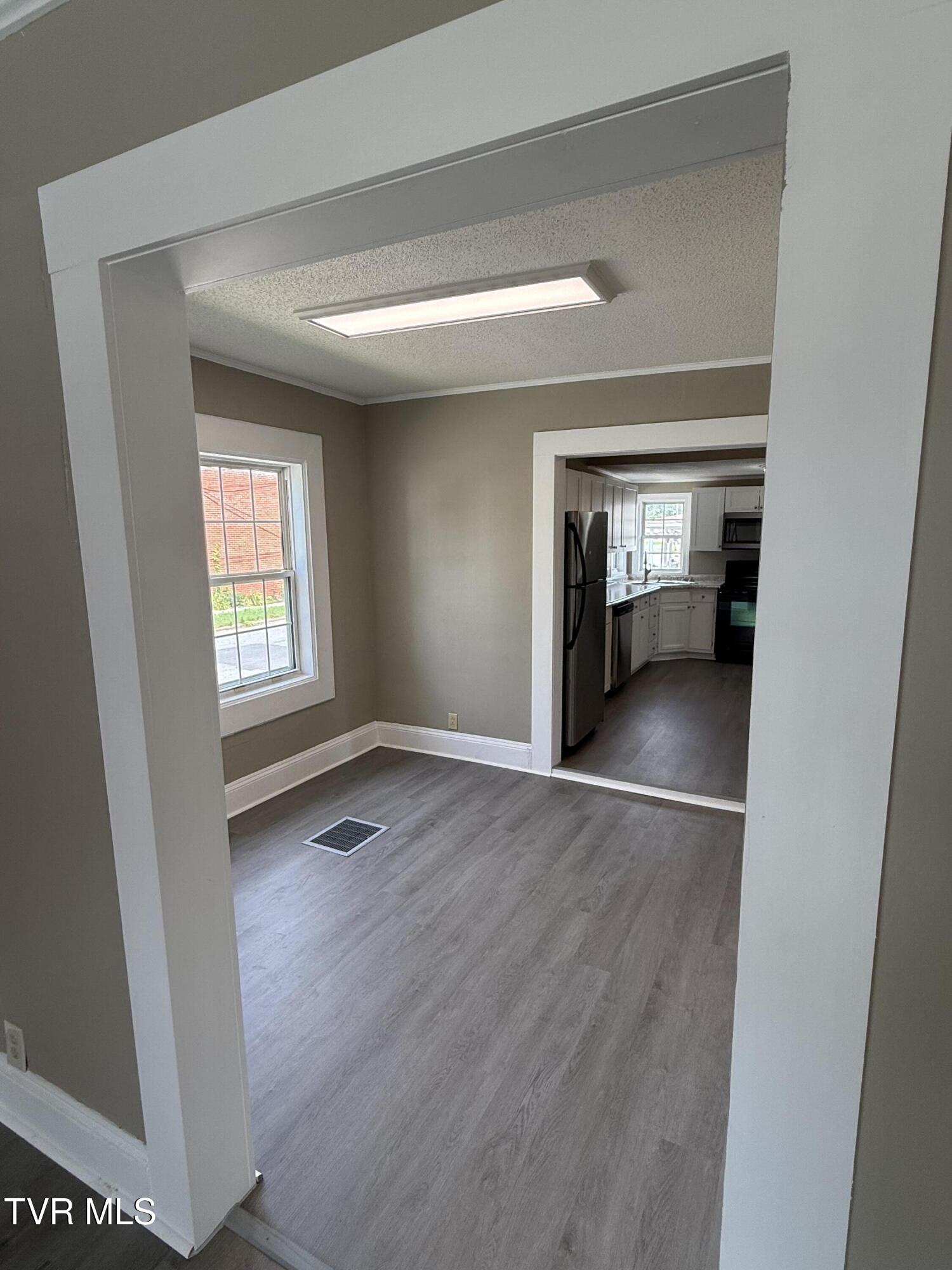 701 1st Street Elizabethton, TN 37643 - Photo 8 of 21 IMG_0064