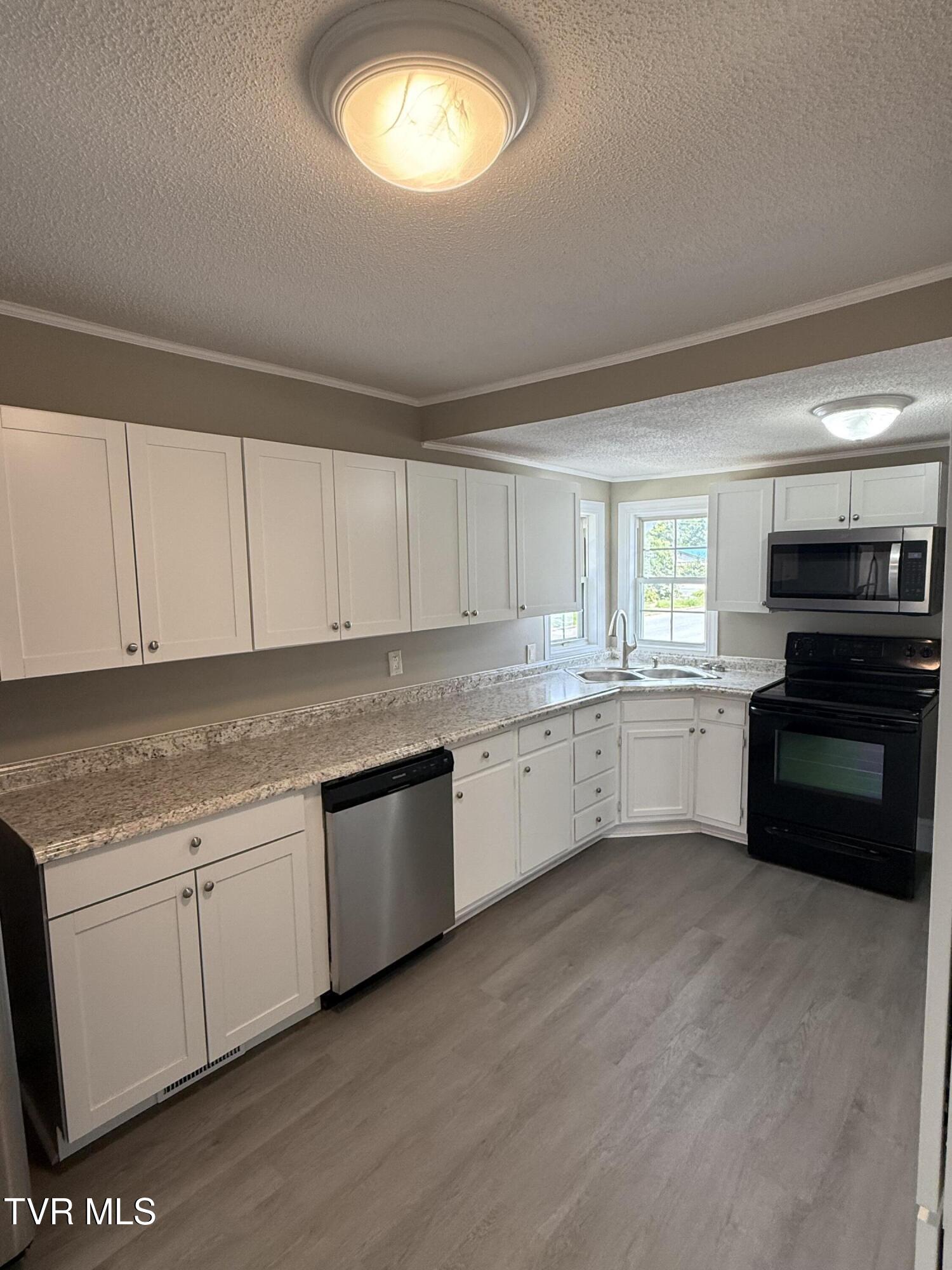 701 1st Street Elizabethton, TN 37643 - Photo 10 of 21 IMG_0069