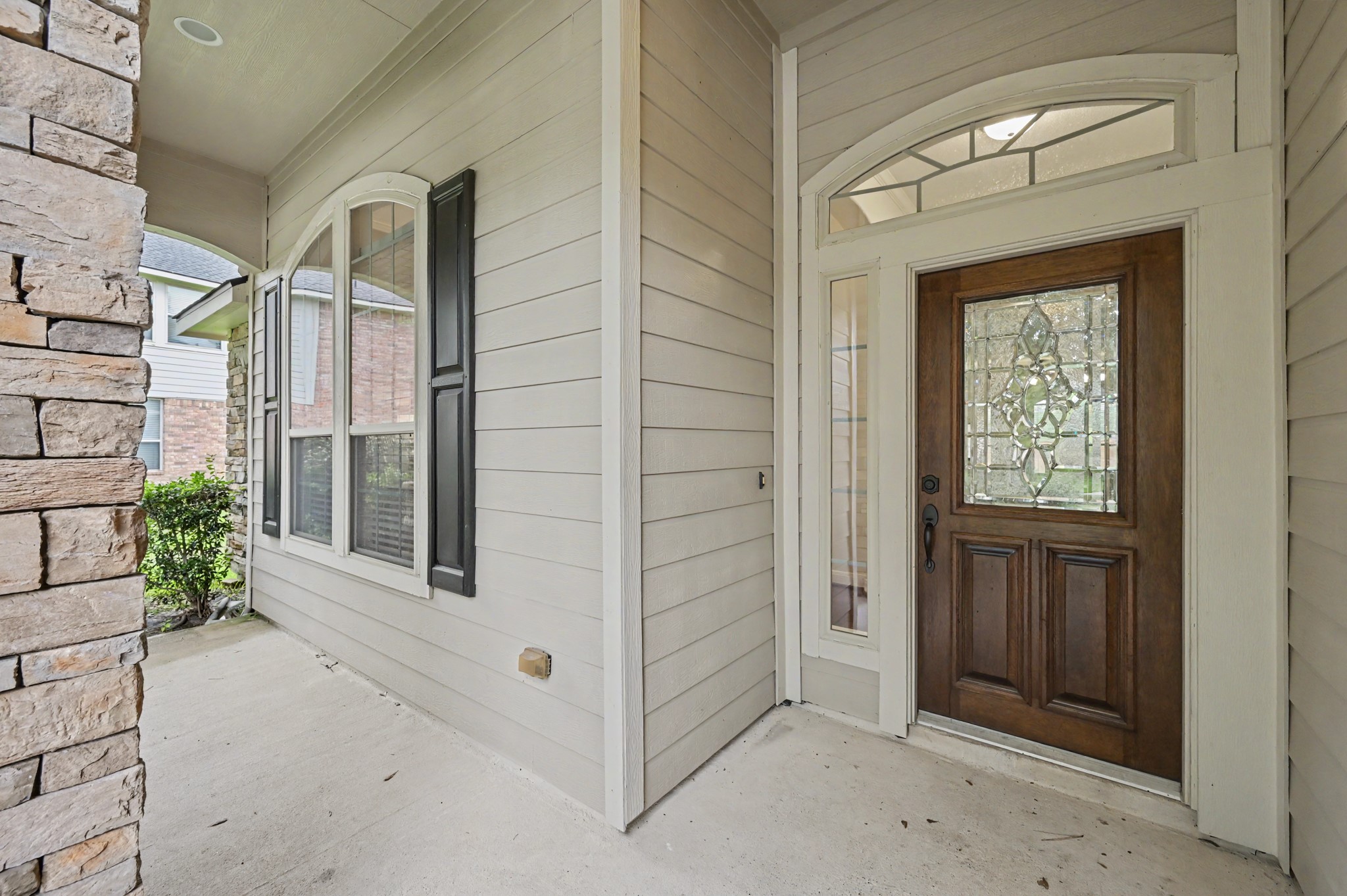 7 Fraiser Fir Place Spring, TX 77389 - Photo 4 of 26 front view of a house with a window