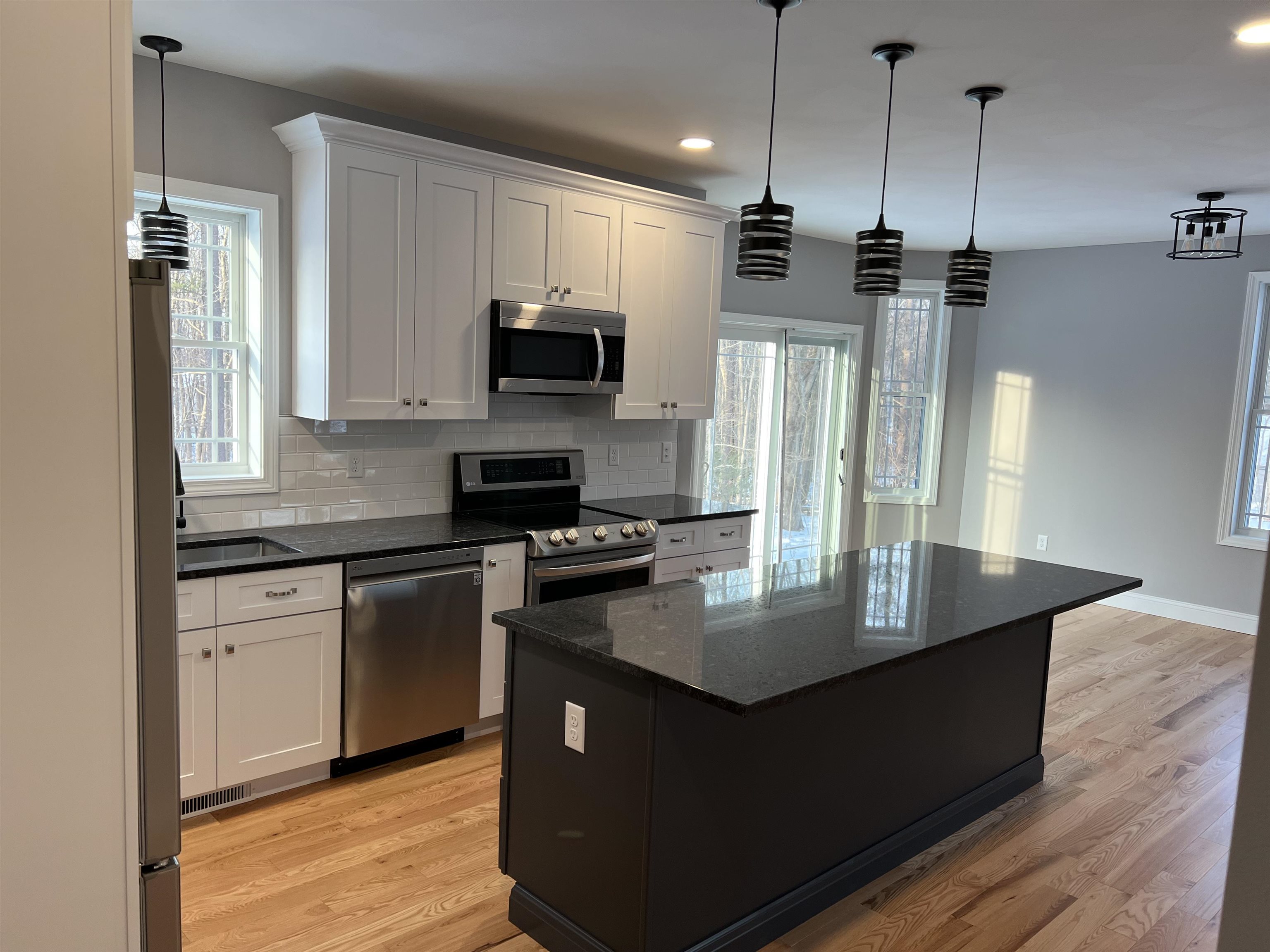 92 Hunting Road Auburn, NH 03032 - Photo 3 of 21